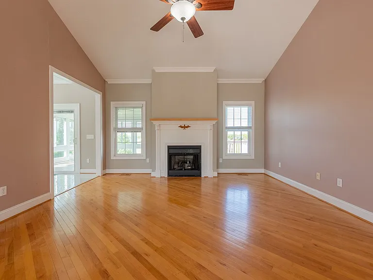 1701 Stratford View Dr — Photo 6