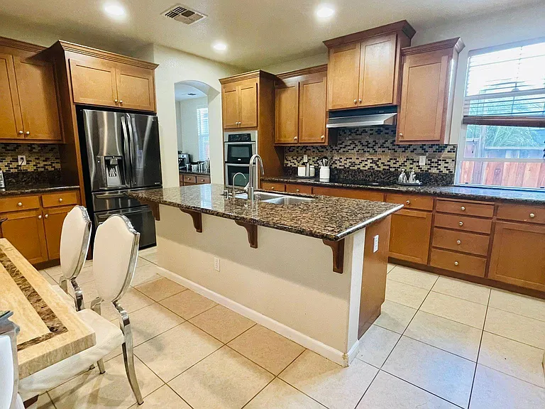 381 W Alameda Dr — Photo 15