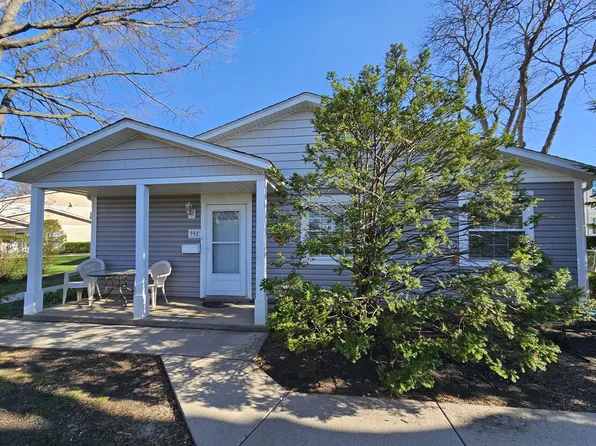 592 Lotus Ct #114A, Wheeling, IL 60090