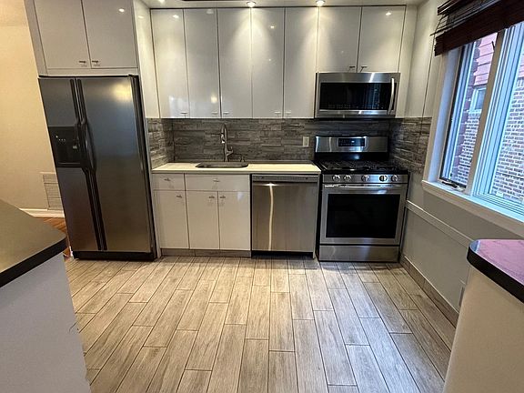 3rd image of 584 Mayfair Dr S Floor 1