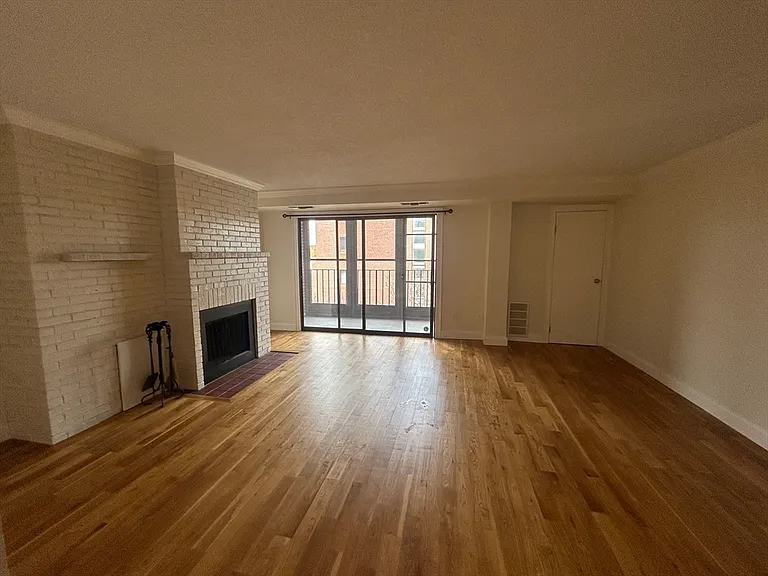 1580 State St #7D — Photo 2