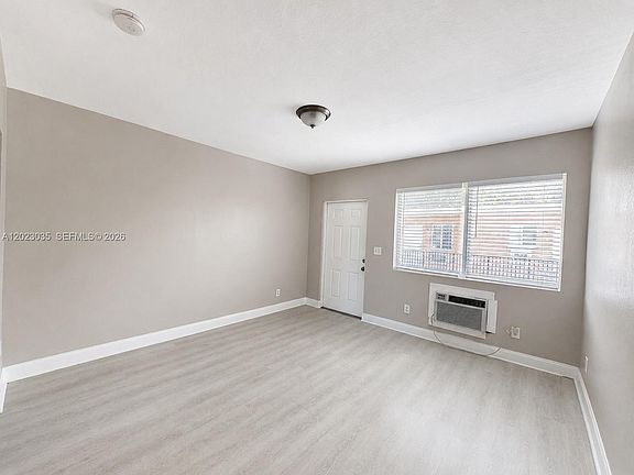 5th image of 1920 Washington Ave #5