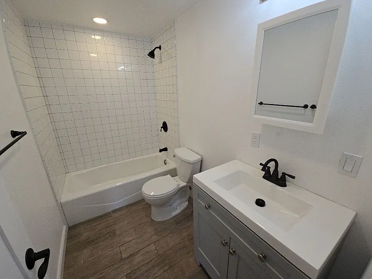 1350 Hallen Dr — Photo 2