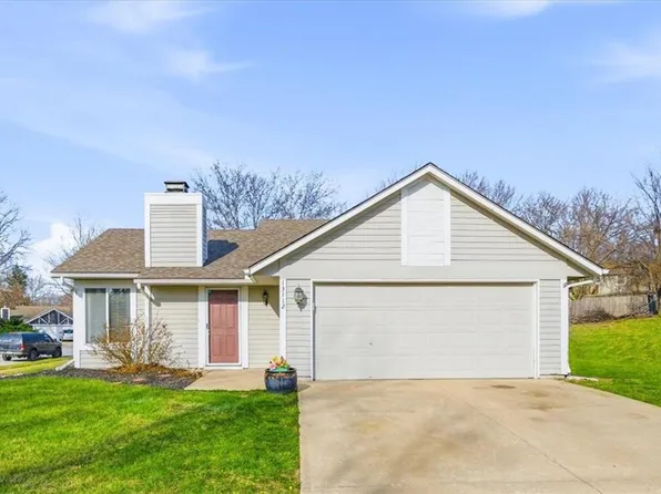 13112 S Brougham Dr, Olathe, KS 66062