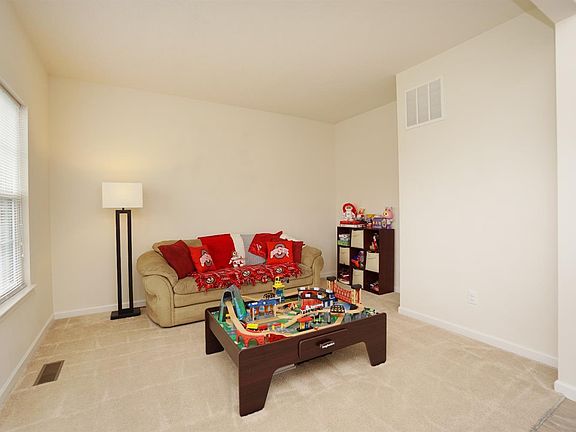 4th image of 1332 E Brooke Dr