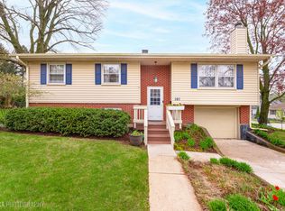 101 Clay St, Algonquin, IL 60102