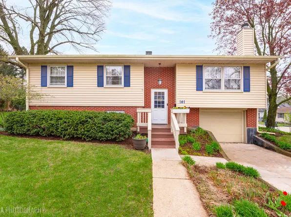 101 Clay St, Algonquin, IL 60102