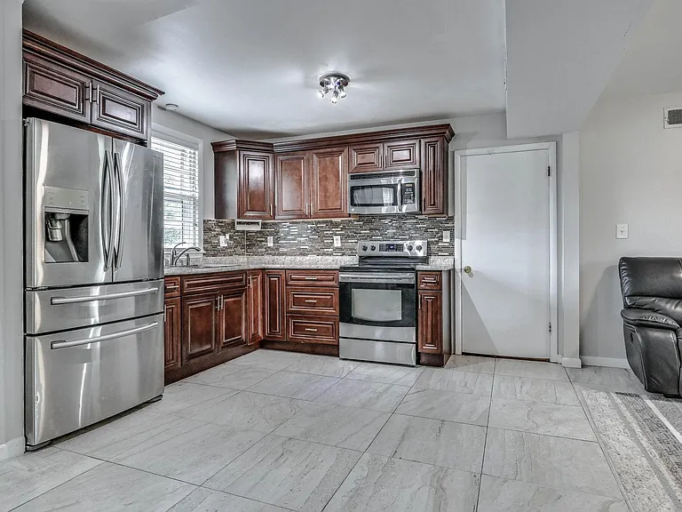 655 Harding Pl — Photo 19