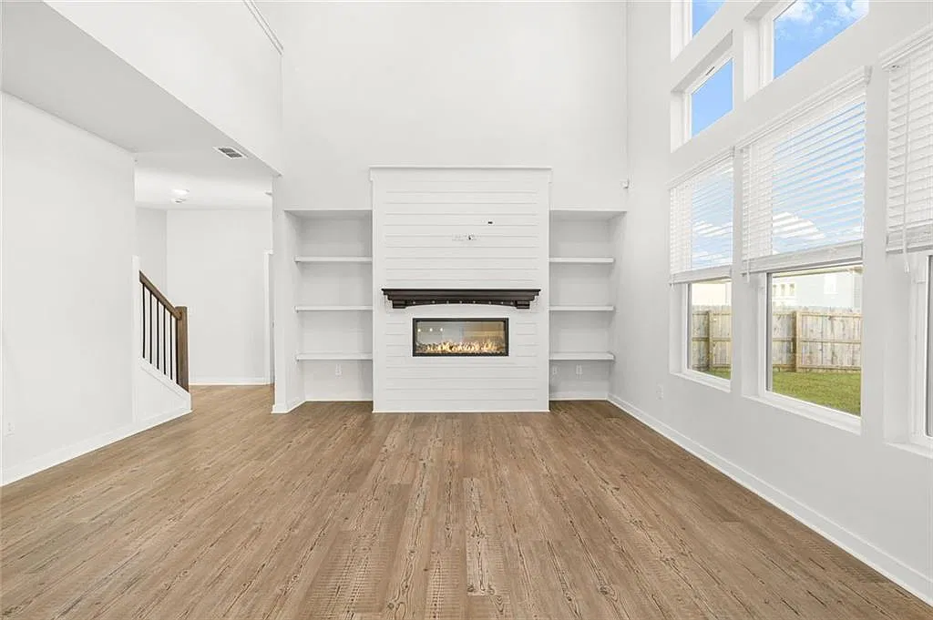 5 bed, 4.0 bath, $3,200 — Photo 3