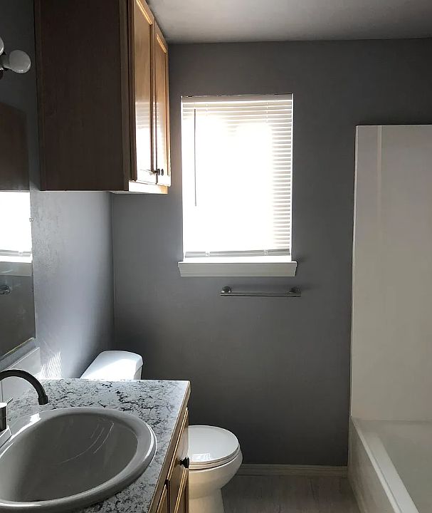 1st image of 1370 E Victory Rd #1370