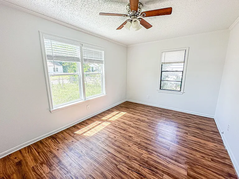 4009 James Ave — Photo 8