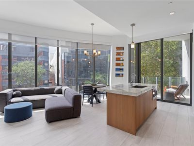 2831 S Bayshore Dr UNIT 408, Miami, FL, 33133