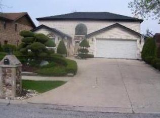 1127 N Anvil Ct, Addison, IL 60101