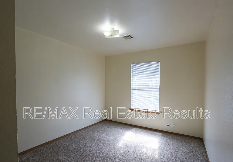2223 W Roselawn St — Photo 14