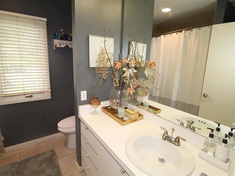 4532 Ascot Cir N — Photo 18