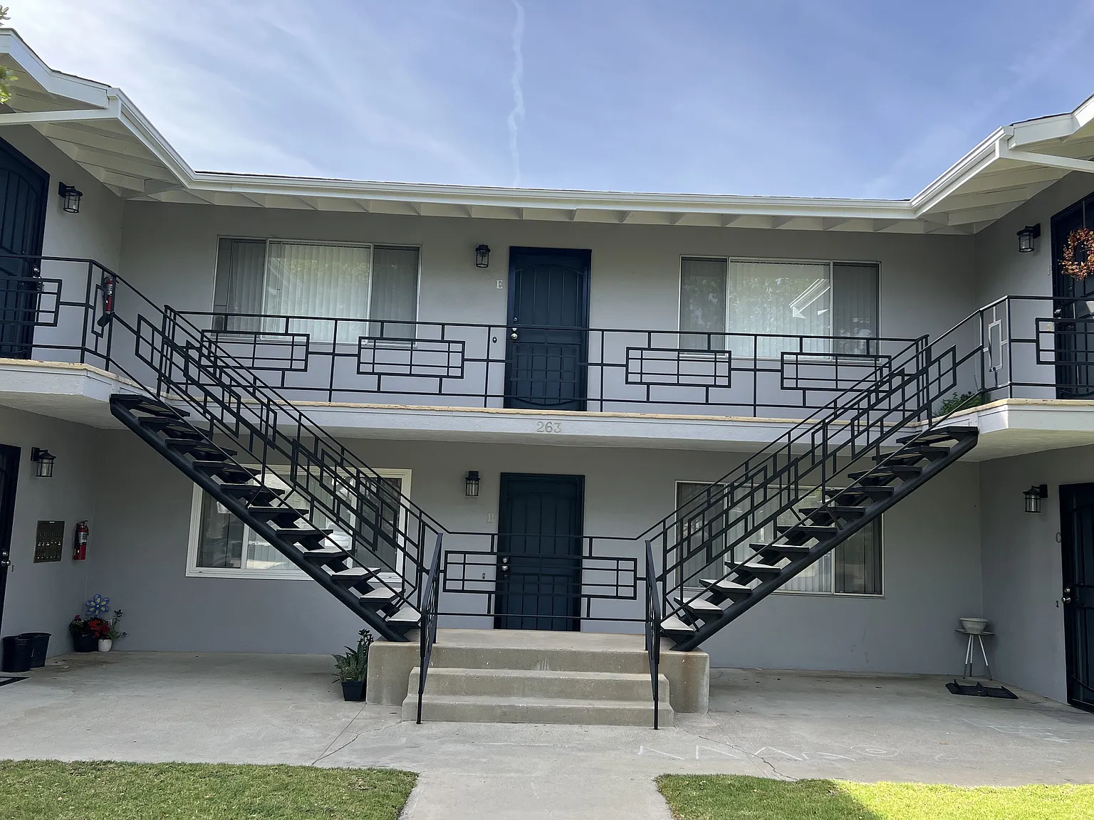 2 bed, $2,400 — Photo 1