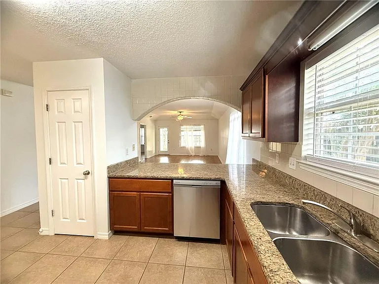 106 Northchase Ct — Photo 3