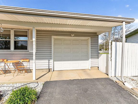 4th image of 1484 Cardwell Sq N