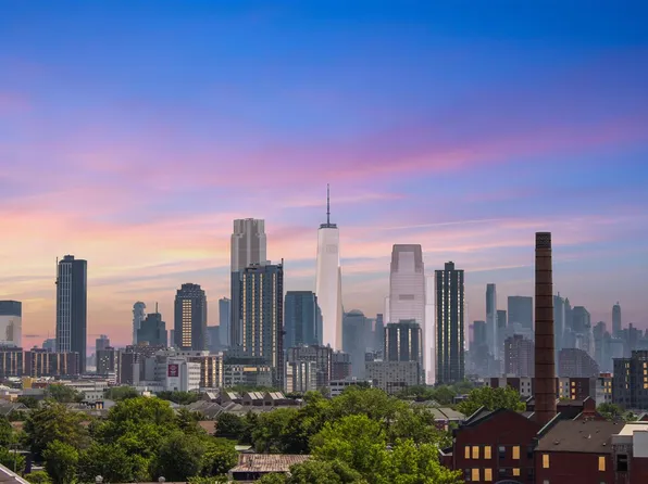 704 Grand Street image 8 of 30