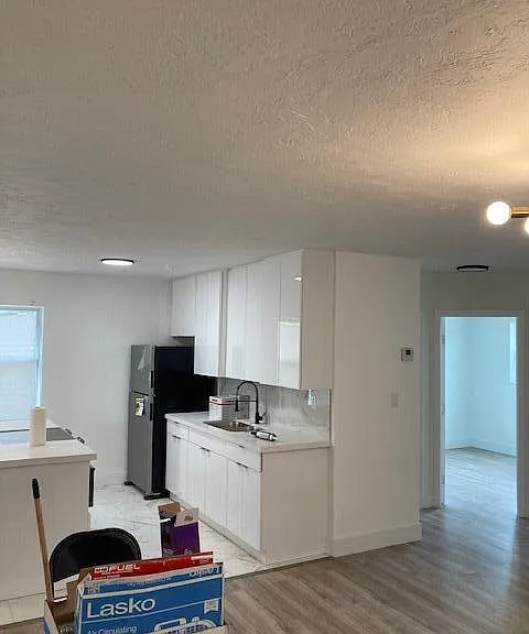 341 SW 15th St — Photo 1