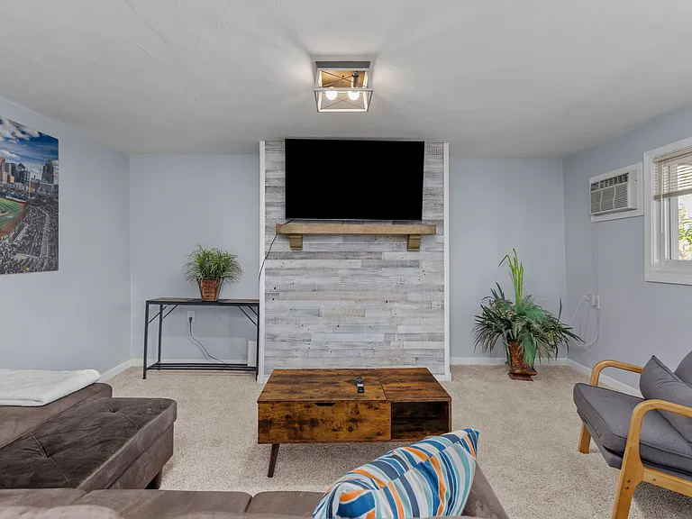 607 Foreland St — Photo 18