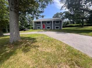 165 Fleetwood Dr, Saunderstown, RI 02874