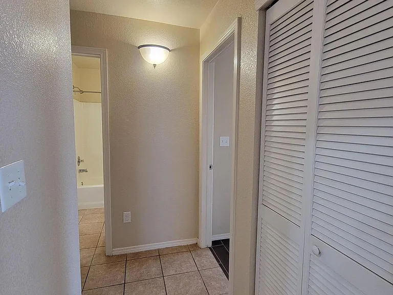 14211 Otter Point Dr — Photo 19