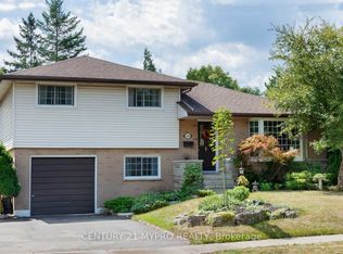 284 Hampton Heath Rd, Burlington, ON L7L 4P5