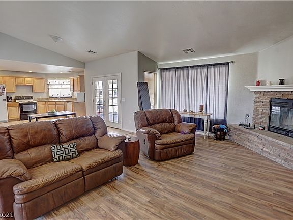 3rd image of 1611 W Gee St