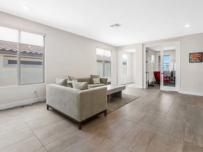 57 Lake Bluff Ct — Photo 6