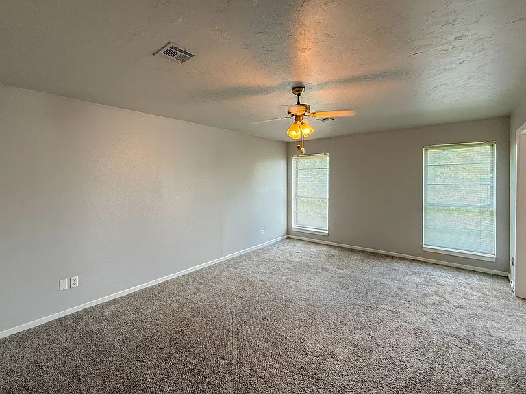 12021 Hawthorne Ln — Photo 24