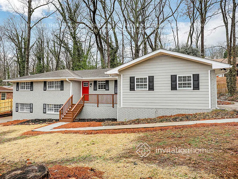 2010 Starlight Dr — Photo 3