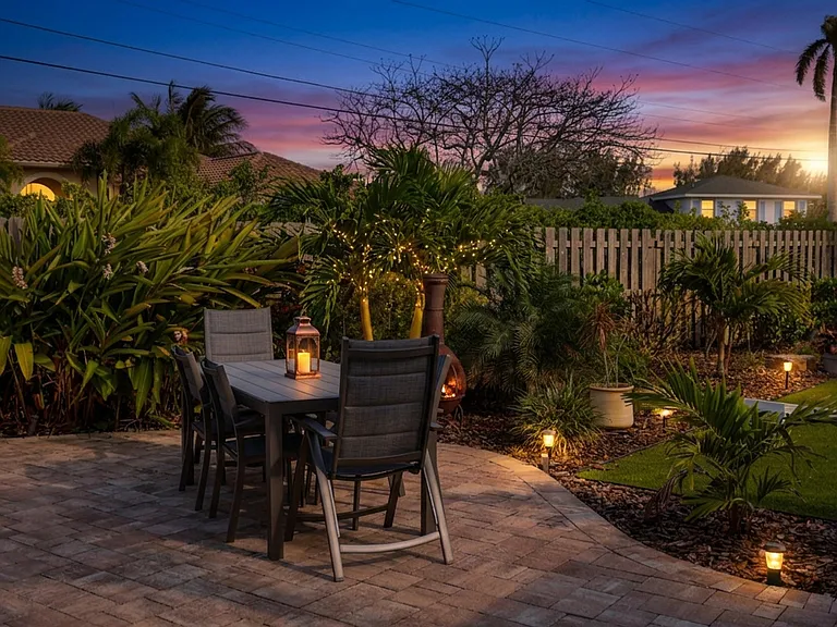 7424 Venetian Way — Photo 53