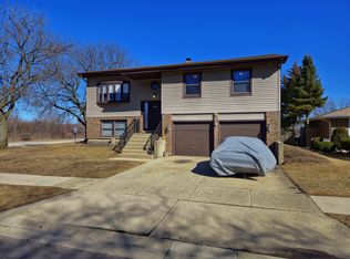 1025 Bowie Dr, Carol Stream, IL 60188