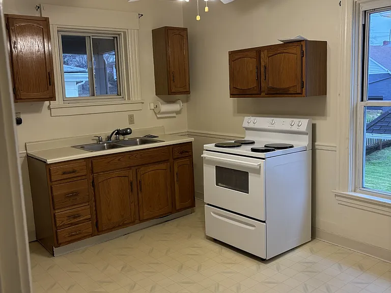 725 Pennsylvania Ave #2 — Photo 2