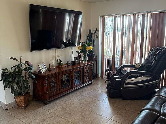 3rd image of 7477 NW 167th St