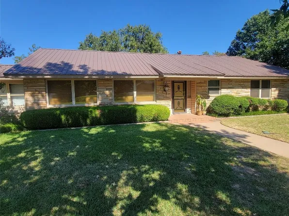 1007 Woodlawn St, Graham, TX 76450