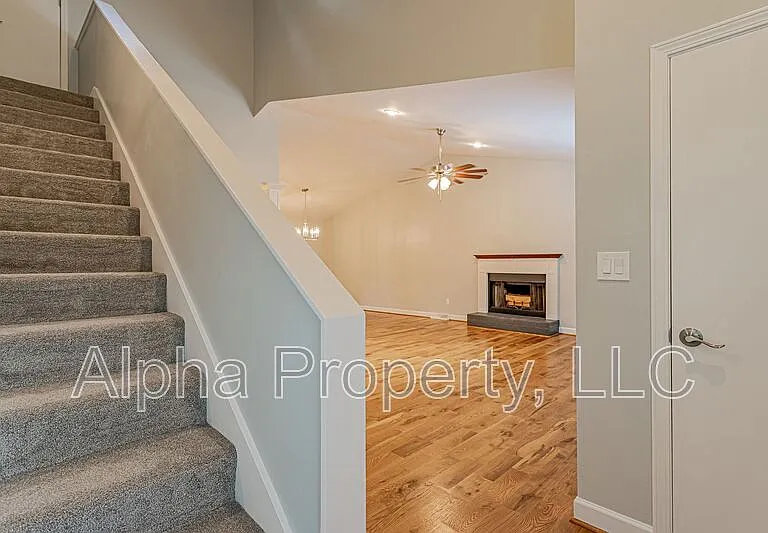 108 Duquesne Dr — Photo 3