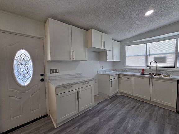 4th image of 1626 Bassett Dr