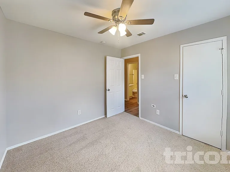 1320 Cleardale Dr — Photo 11