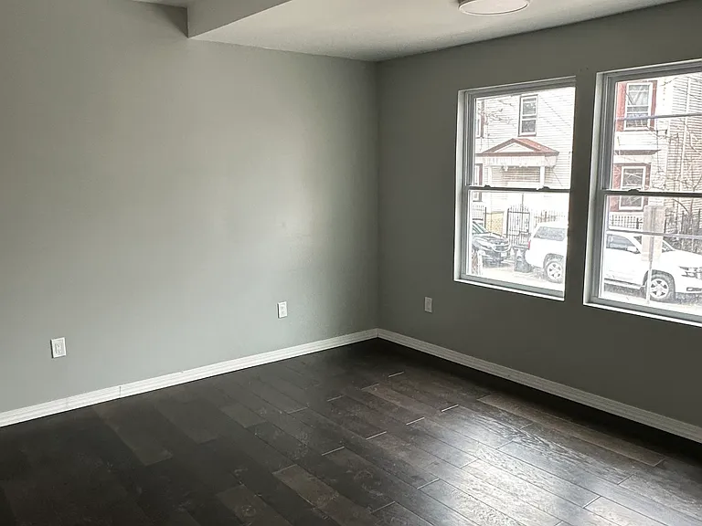 18 Alexander St #1 — Photo 2