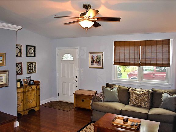 3rd image of 78 N Evergreen Dr