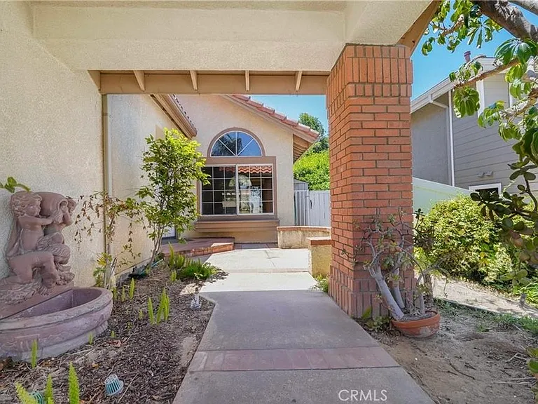 2230 Bloomfield Ln — Photo 2