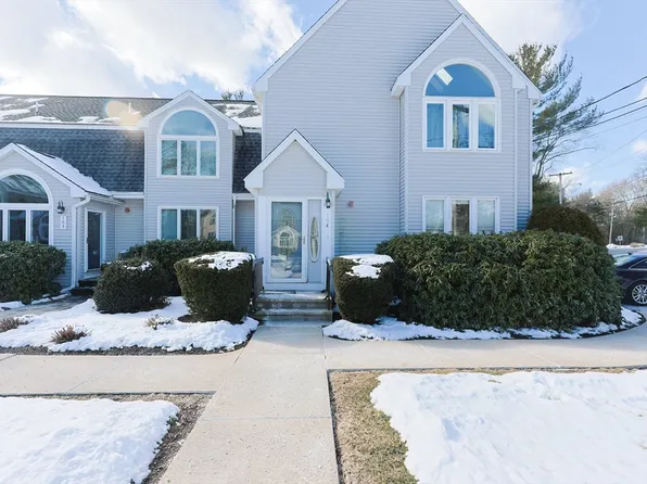 35 Pilgrim Village Rd APT 104, Taunton, MA 02780