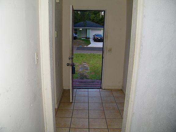 3rd image of 216 E 47th St