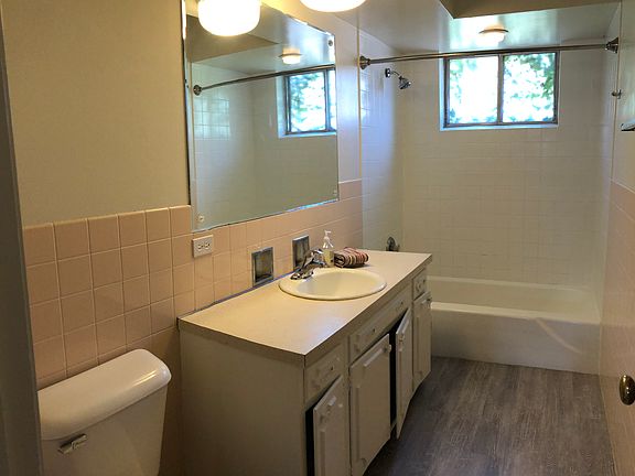 3rd image of 1340 Willow Ave #C