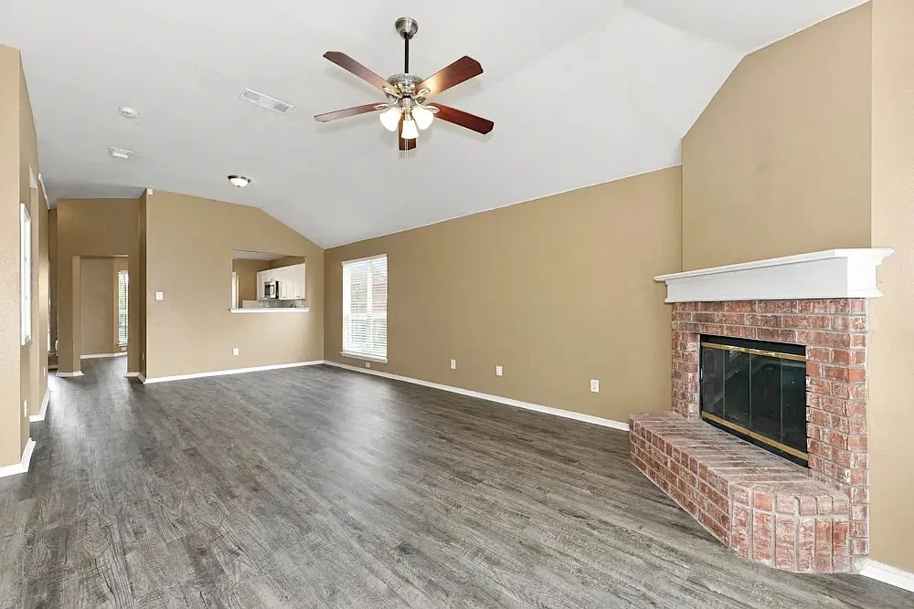 3 bed, 1597 sqft, $2,700 — Photo 2