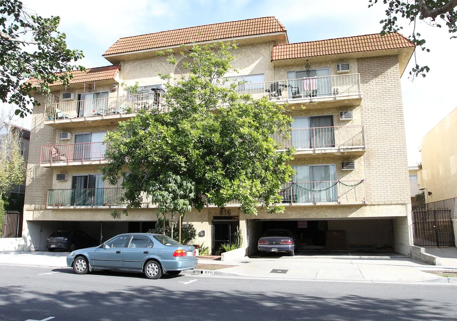 816 Westmount Drive LP — Photo 1