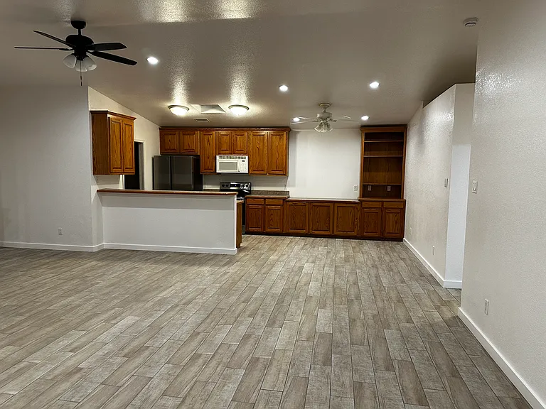 327 E Mescalero Rd — Photo 6