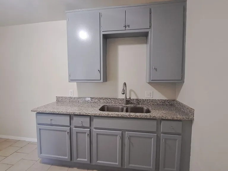 115 E Tamarack Ave — Photo 8